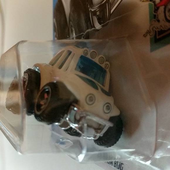 Hot Wheels '70 Volkswagen Baja Beetle - Picture 8 of 8